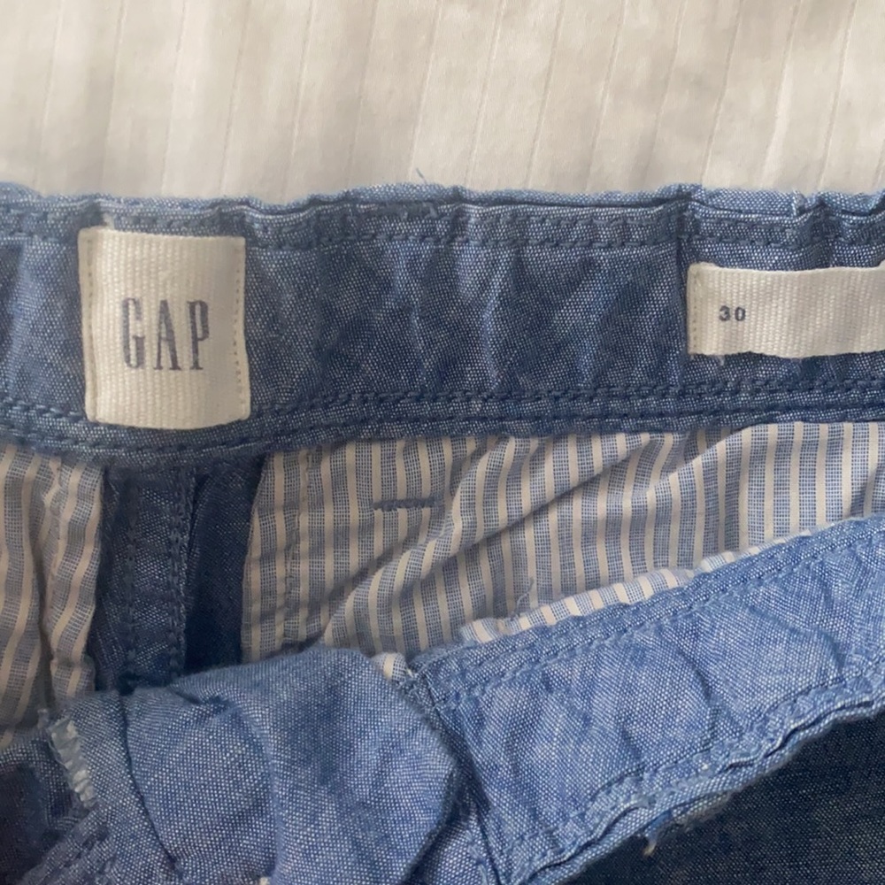 Gap Shorts - Picture 3 of 3